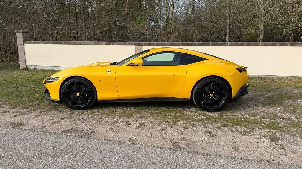 Second-hand Ferrari Roma 620 CP (456 kW) 2023 Galben Coupe