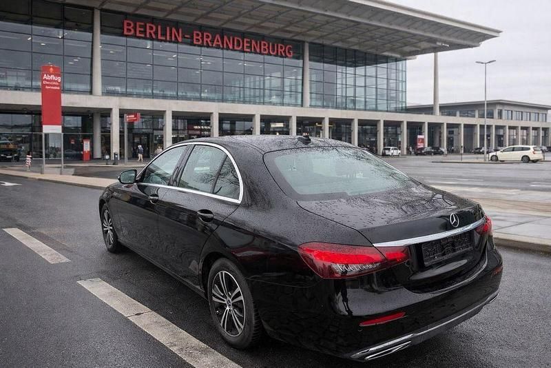 Gebraucht Mercedes E200 160 PS (117 kW) 2021 Schwarz Limousine