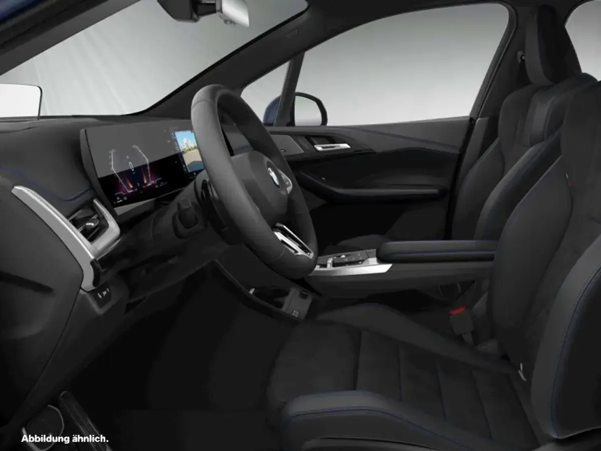 Gebraucht BMW 220 Active Tourer M Sport 163 PS (119 kW) 2025 Sparkling kupfergrau Van / Kleinbus