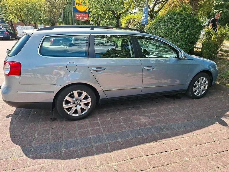 Grau Gebraucht 2009 VW Passat Kombi | 5.750 € (Etwas zu teuer) - Bild 1/4