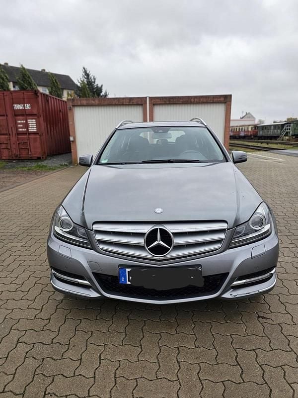 Grau Gebraucht 2012 Mercedes C300 Kombi | 11.500 € (Guter Preis) - Bild 1/4