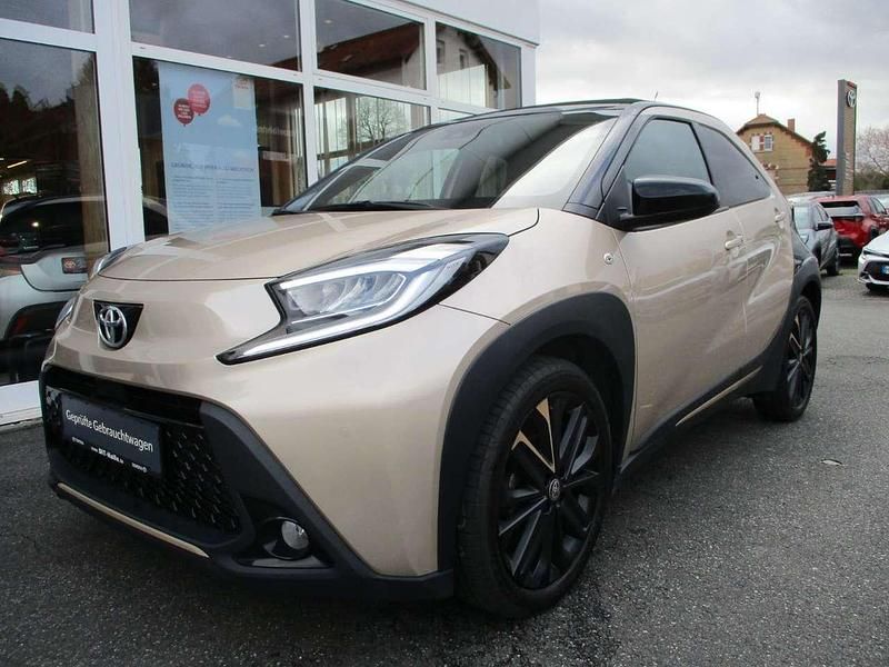 Gebraucht Toyota Aygo Style 72 PS (52 kW) 2023 Ginger beige/ dach schwarz Kleinwagen