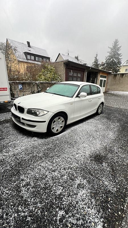 Weiß Gebraucht 2010 BMW 116 Sport Line Kleinwagen | 1.500 € (Teuer) - Bild 1/2