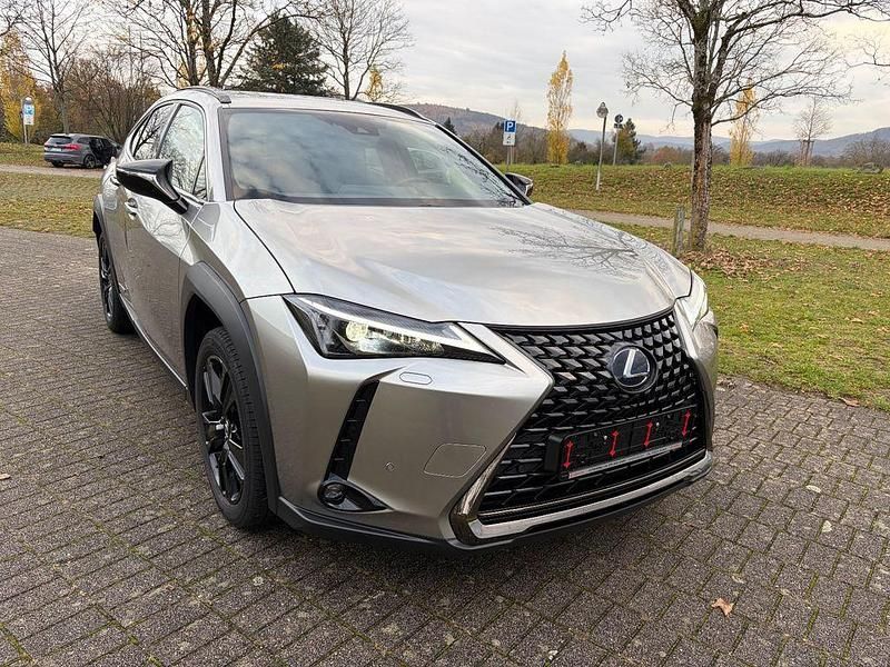 Silber Gebraucht 2020 Lexus UX 250h Luxury Line SUV | 26.500 € (Fairer Preis) - Bild 1/4