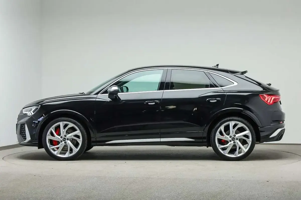 Gebraucht Audi RS Q3 400 PS (294 kW) 2023 Mythosschwarz metallic SUV