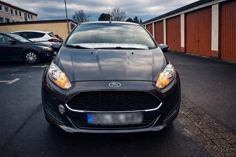Gebraucht Ford Fiesta Trend 82 PS (60 kW) 2016 Grau Kleinwagen