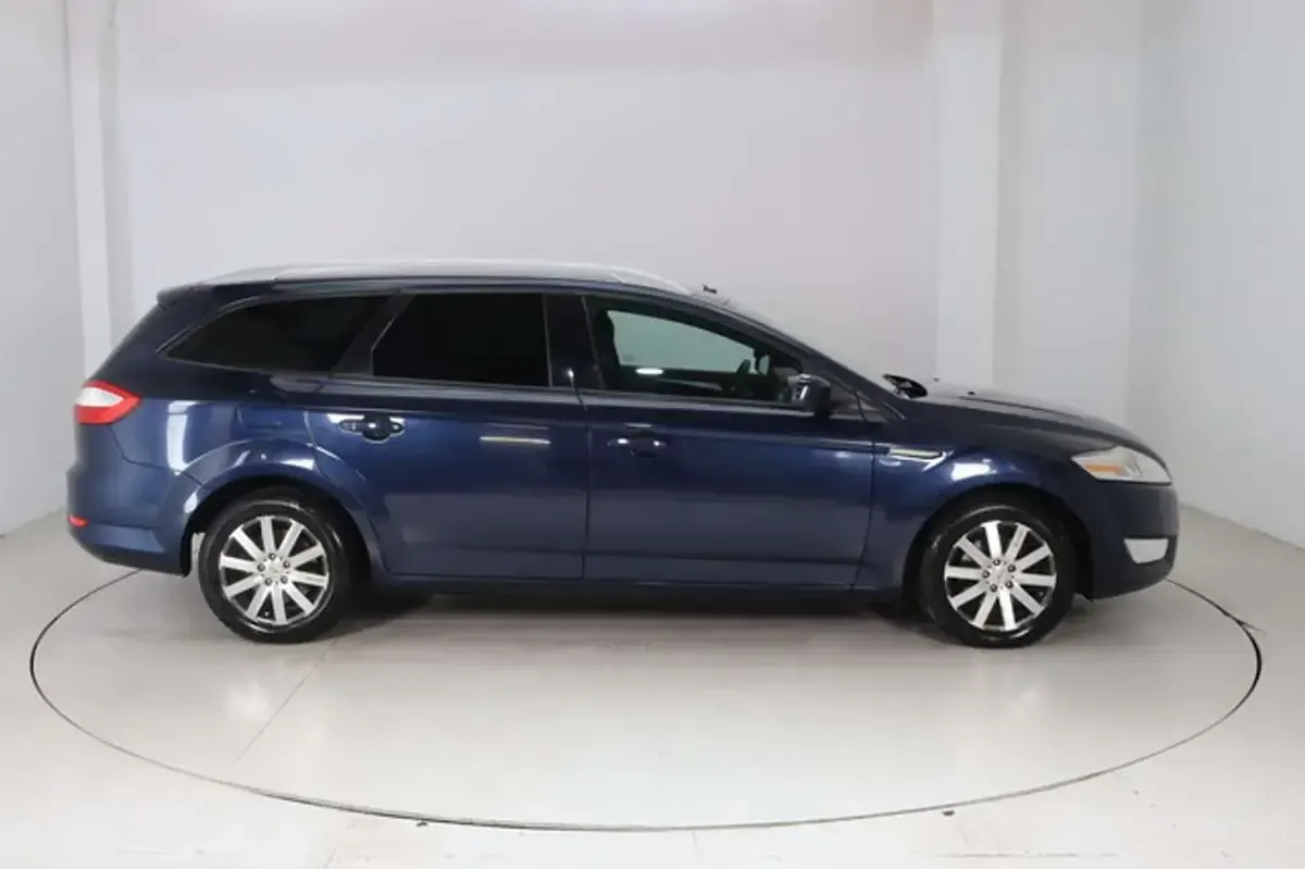 Second-hand Ford Mondeo Ambiente 145 CP (106 kW) 2008 Albastru Break