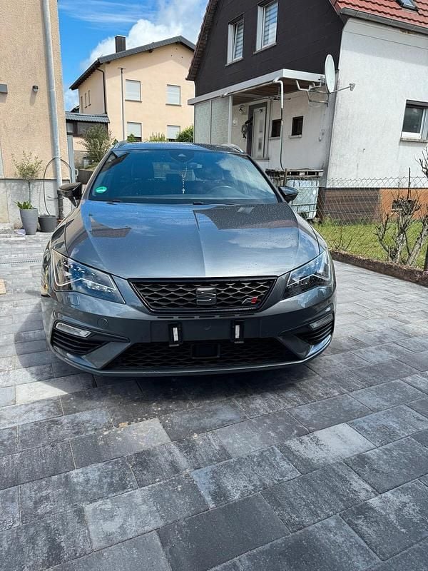 Grau Gebraucht 2018 Cupra Leon Kombi | 25.000 € (Etwas zu teuer) - Bild 1/4