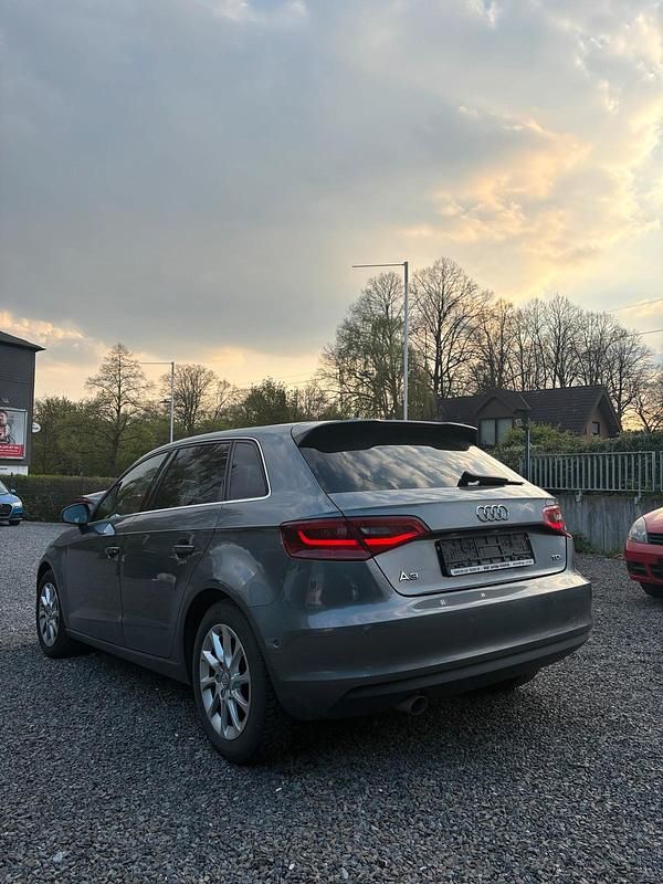 Gebraucht Audi A3 Attraction 116 PS (85 kW) 2015 Grau Limousine