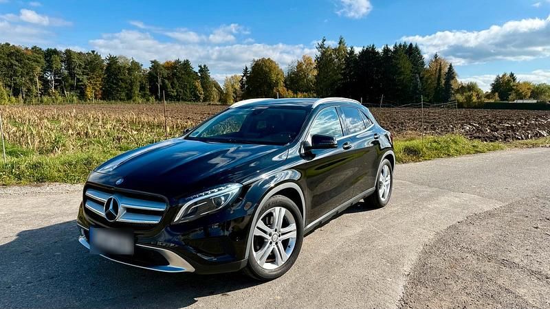 Gebraucht Mercedes GLA250 211 PS (155 kW) 2016 Schwarz SUV
