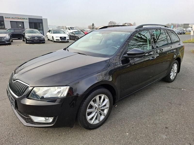 Schwarz Gebraucht 2016 Skoda Octavia Style Kombi | 11.590 € (Fairer Preis) - Bild 1/4