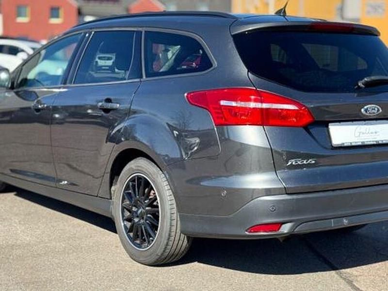 Gebraucht Ford Focus Business Edition 120 PS (88 kW) 2016 Grau Limousine