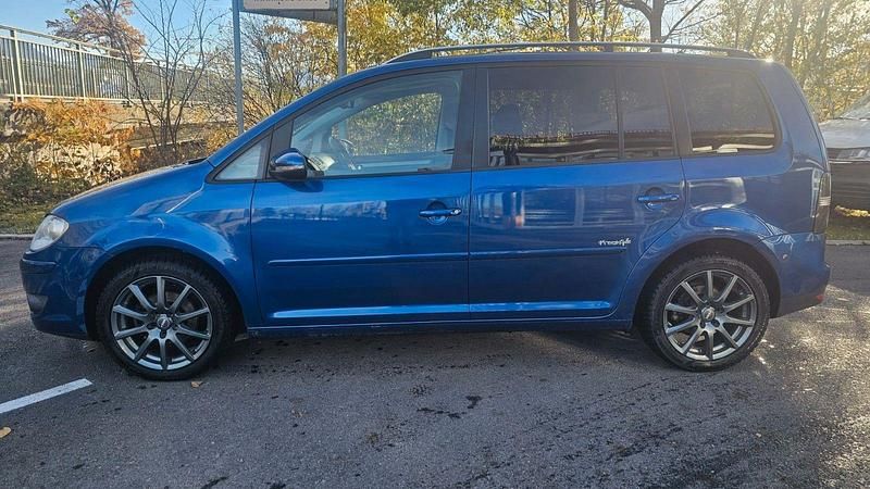Gebraucht VW Touran Freestyle 140 PS (102 kW) 2010 Blau Van / Kleinbus