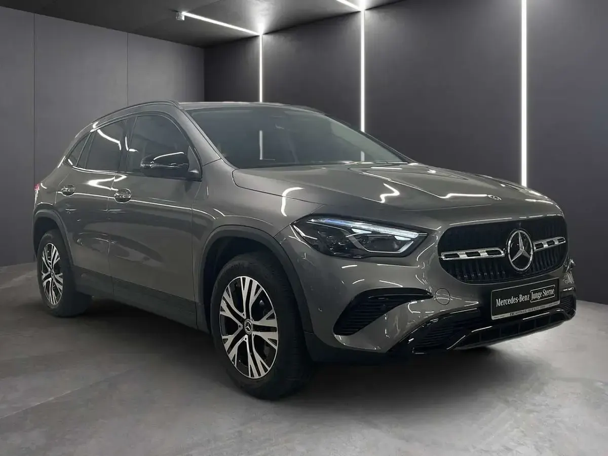 Gebraucht Mercedes GLA220 Progressive 190 PS (139 kW) 2025 Grau SUV