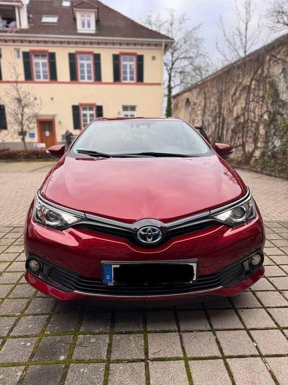 Gebraucht Toyota Auris 136 PS (100 kW) 2018 Rot Limousine