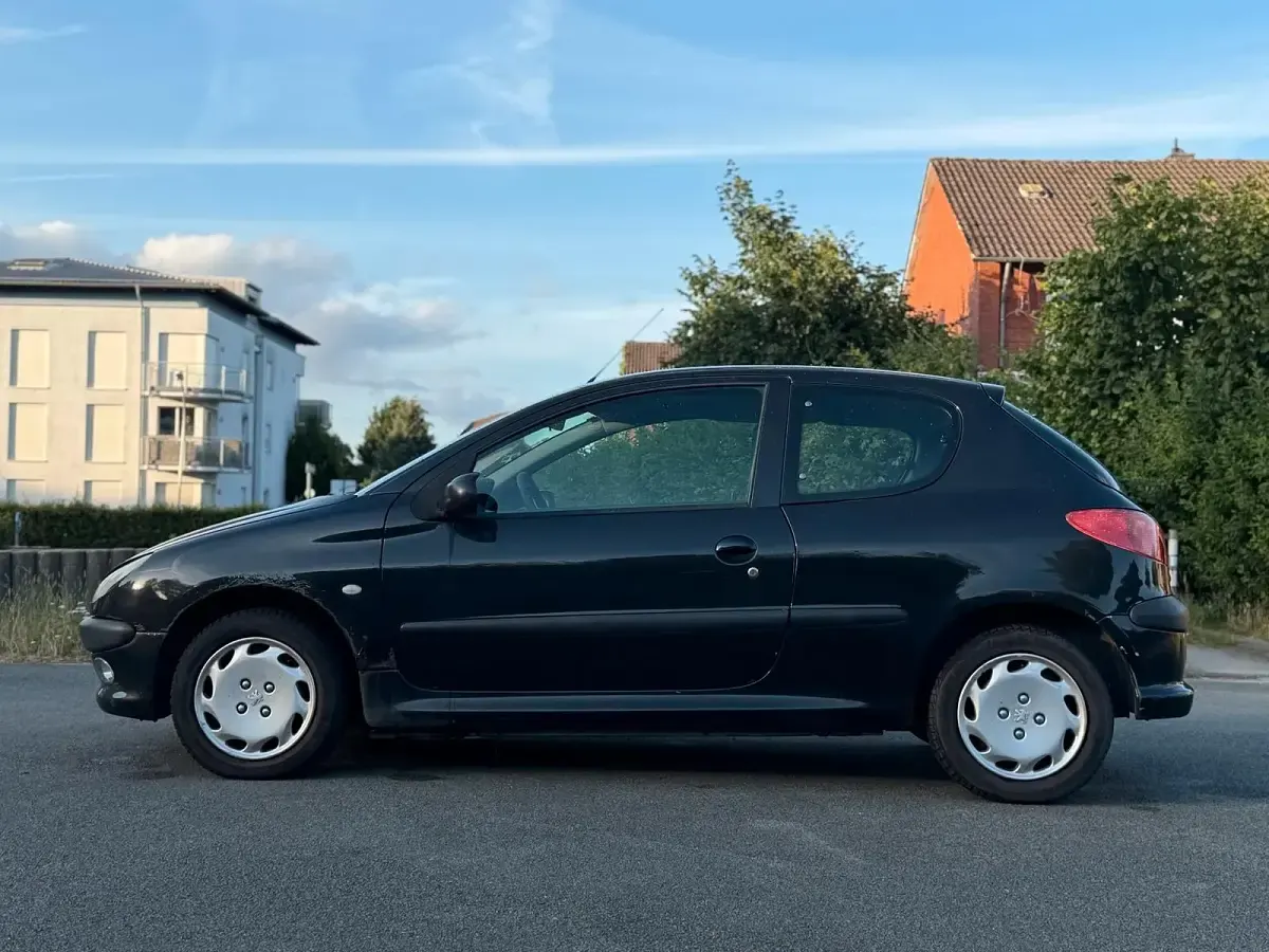 Gebraucht Peugeot 206 75 PS (55 kW) 2004 Schwarz Kleinwagen