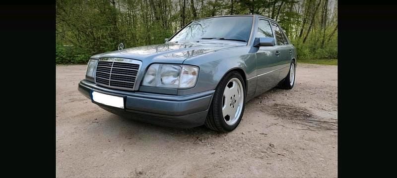Gebraucht Mercedes E300 220 PS (161 kW) 1992 Grau Limousine