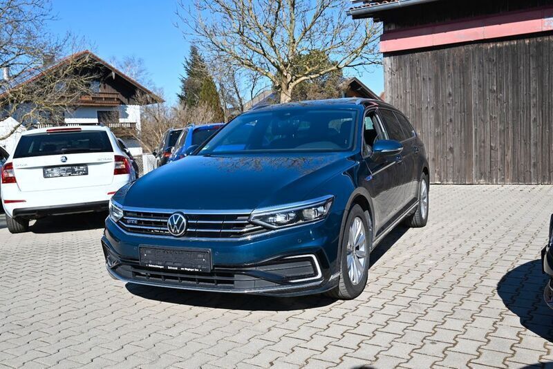 Blau Gebraucht 2021 VW Passat GTE Kombi | 21.600 € (Fairer Preis) - Bild 1/4