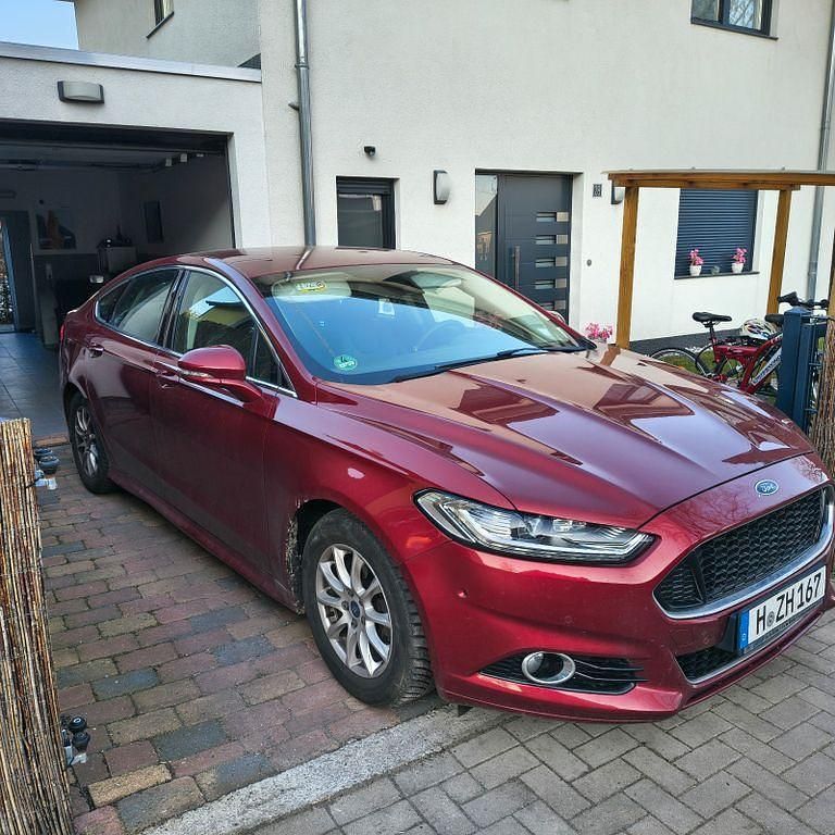 Gebraucht Ford Mondeo Titanium 150 PS (110 kW) 2015 Rot Limousine