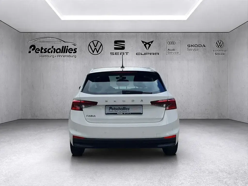 Gebraucht Skoda Fabia Active 65 PS (47 kW) 2023 Weiß Kleinwagen