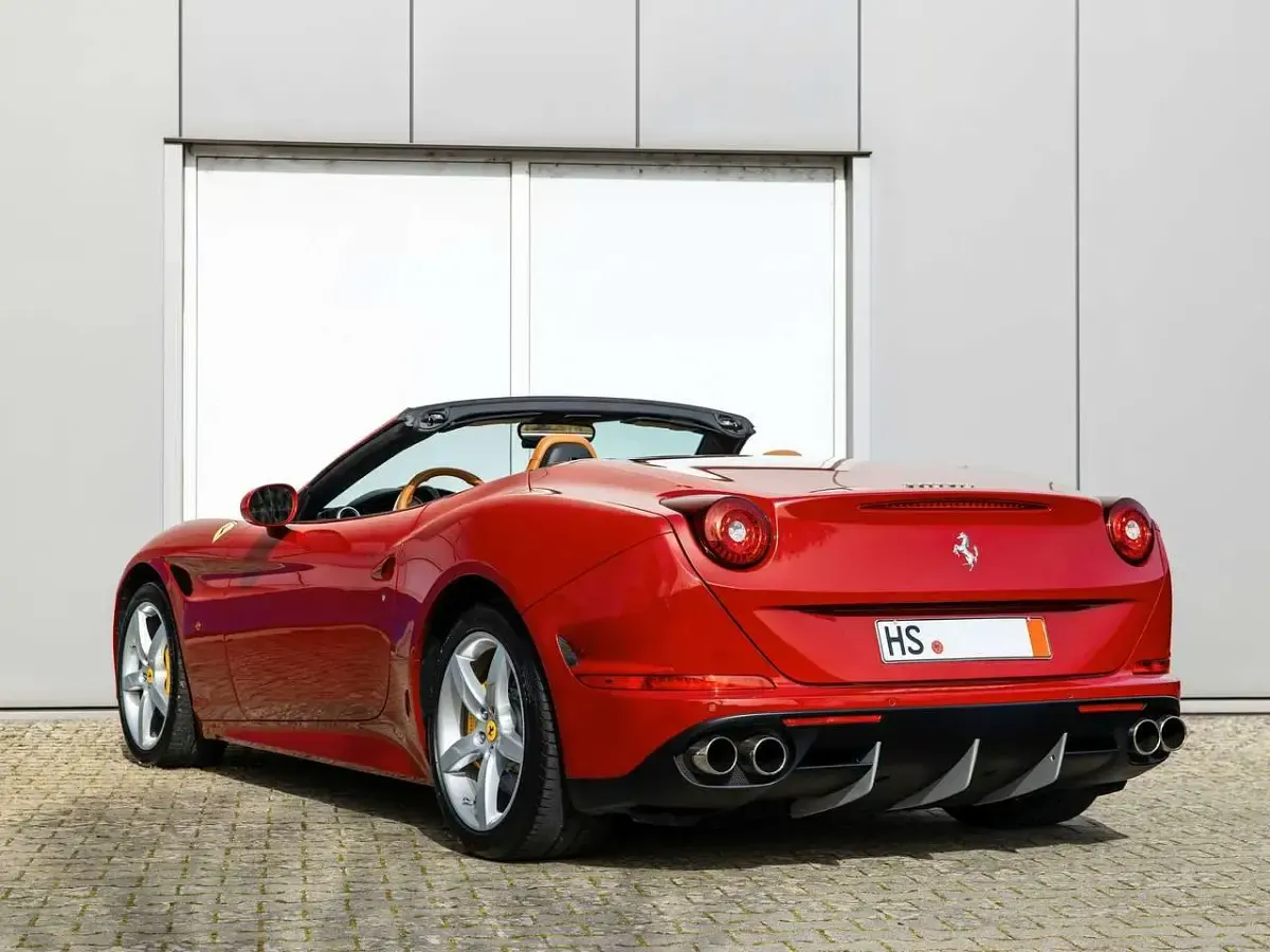Second-hand Ferrari California 560 CP (411 kW) 2017 Roșu Cabrio