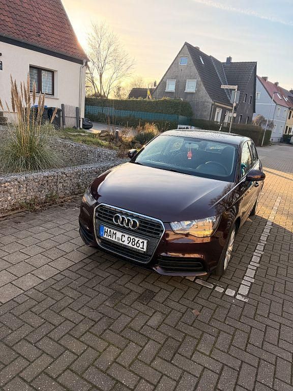 Gebraucht Audi A1 Sportback Ambition 90 PS (66 kW) 2012 Rot Kleinwagen