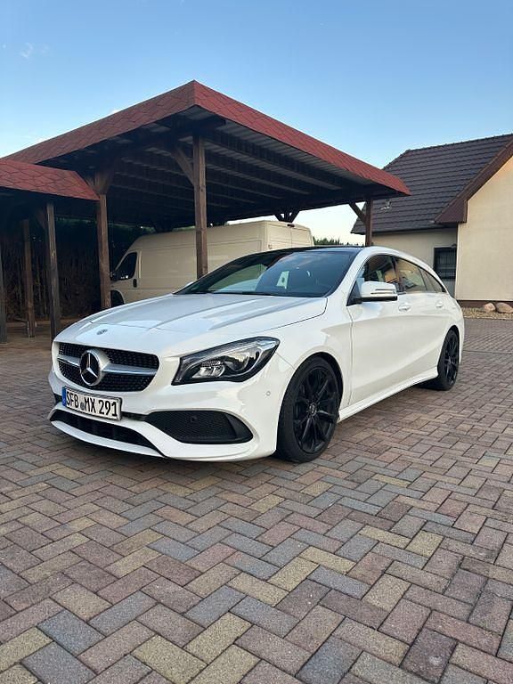 Weiß Gebraucht 2019 Mercedes CLA180 Shooting Brake AMG line Kombi | 22.000 € (Etwas zu teuer) - Bild 1/4