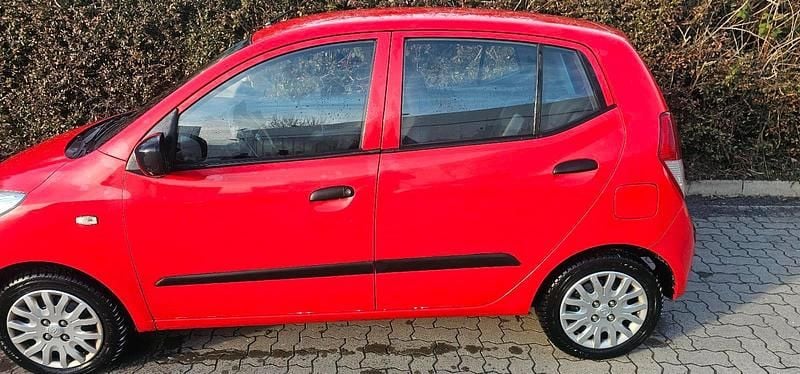 Gebraucht Hyundai i10 67 PS (49 kW) 2010 Rot Kleinwagen