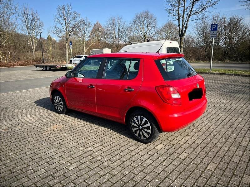 Gebraucht Skoda Fabia 60 PS (44 kW) 2010 Rot Kleinwagen
