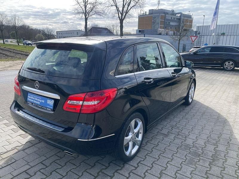 Gebraucht Mercedes B220 177 PS (130 kW) 2014 Schwarz Van / Kleinbus