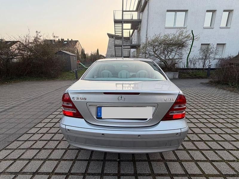 Gebraucht Mercedes 200 116 PS (85 kW) 2000 Silber Limousine