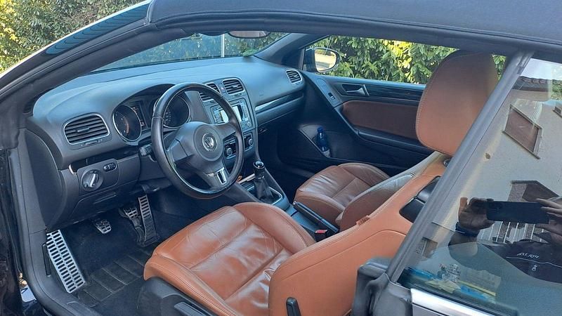 Gebraucht VW Golf 105 PS (77 kW) 2011 Schwarz Cabrio