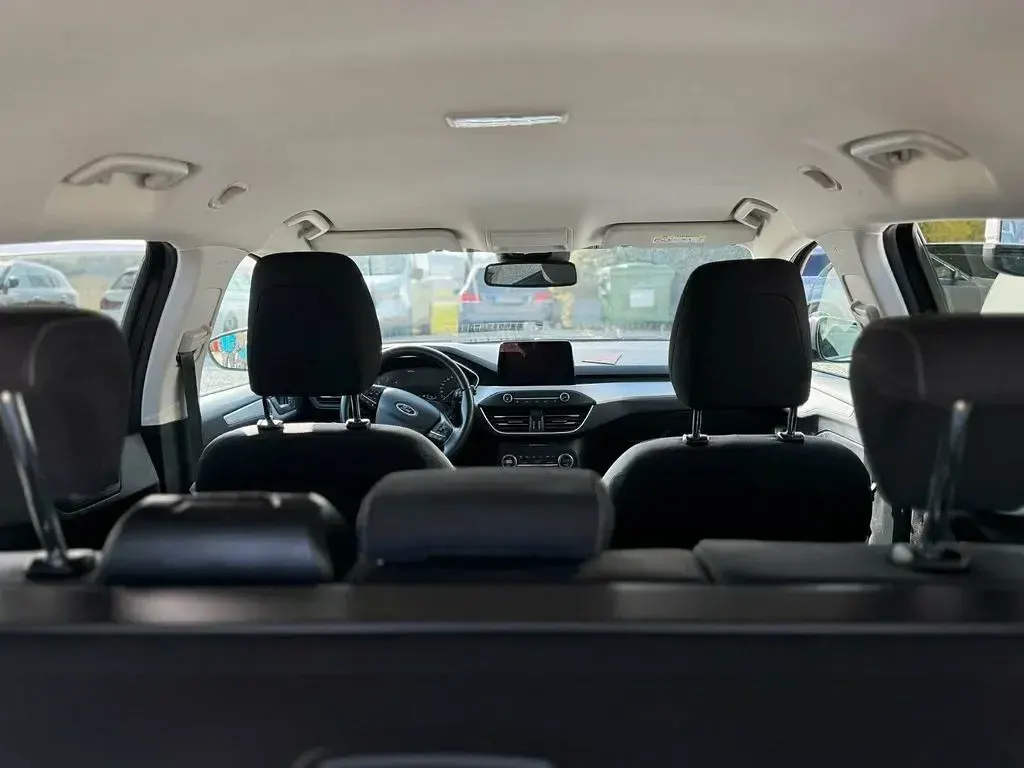 Gebraucht Ford Focus Cool & Connect 120 PS (88 kW) 2020 Grau Limousine