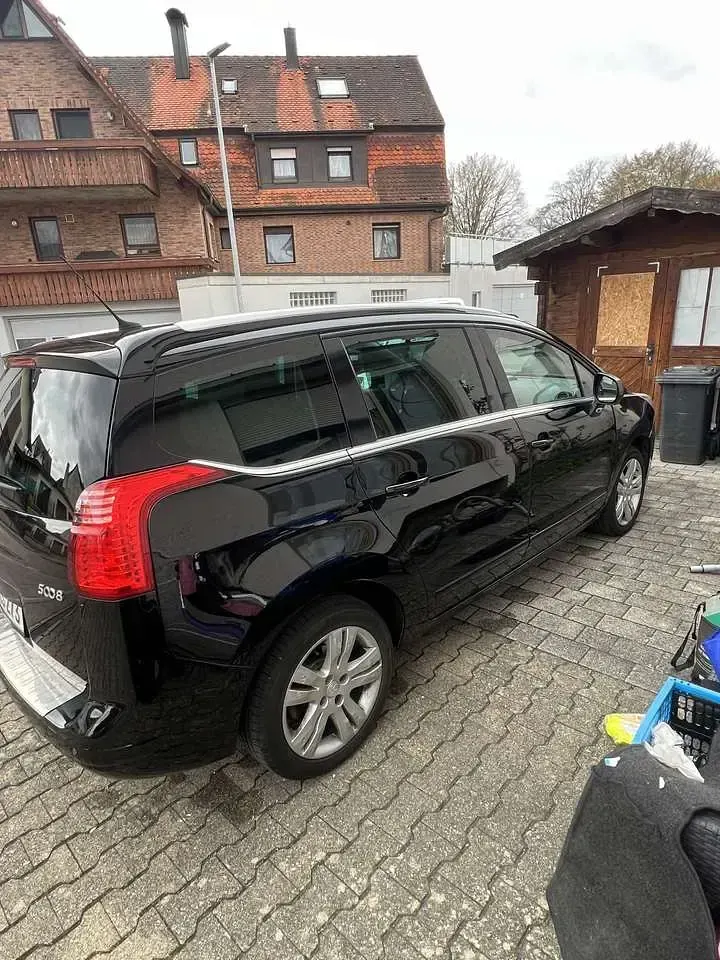 Gebraucht Peugeot 5008 Allure 163 PS (119 kW) 2015 Schwarz Van / Kleinbus