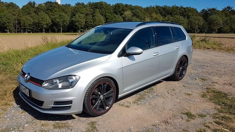 Silber Gebraucht 2017 VW Golf VII Trendline Kombi | 10.700 € (Fairer Preis) - Bild 1/4