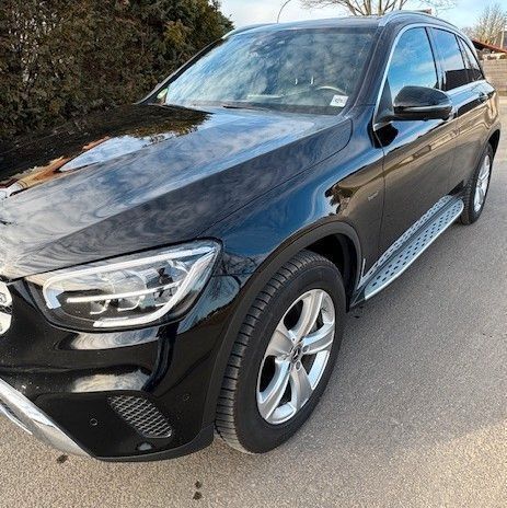 Schwarz Gebraucht 2020 Mercedes GLC300e SUV | 34.600 € - Bild 1/4