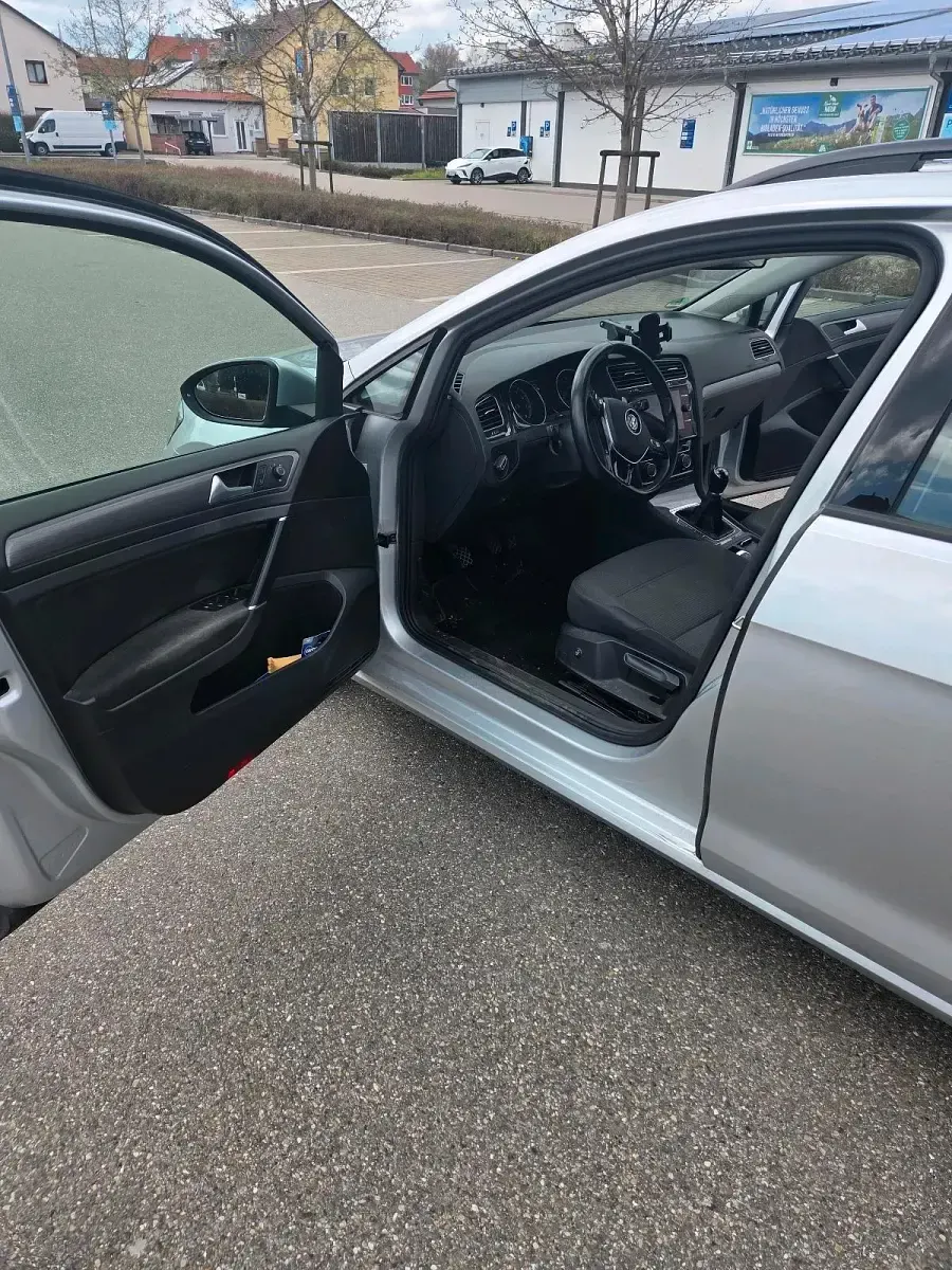 Gebraucht VW Golf VII 131 PS (96 kW) 2019 Silber Kombi