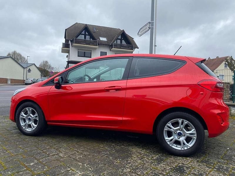 Gebraucht Ford Fiesta Cool & Connect 101 PS (74 kW) 2019 Racerot Kleinwagen