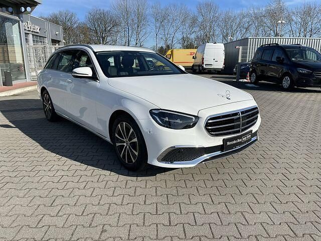 Gebraucht Mercedes E220 Exclusive 194 PS (142 kW) 2021 Unilack polarweiß Kombi