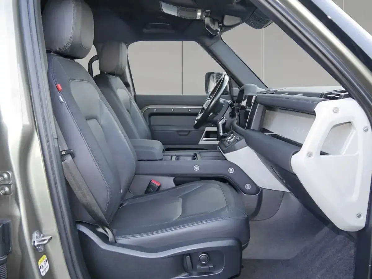 Gebraucht Land Rover Defender SE Dynamic 304 PS (223 kW) 2022 Pangea green SUV