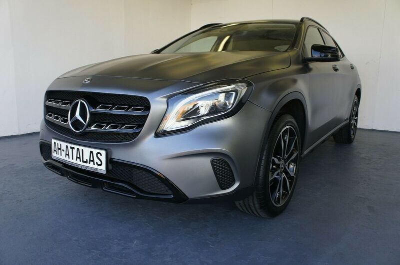 Grau metallic Gebraucht 2017 Mercedes GLA200 Sport SUV | 19.500 € (Teuer) - Bild 1/4