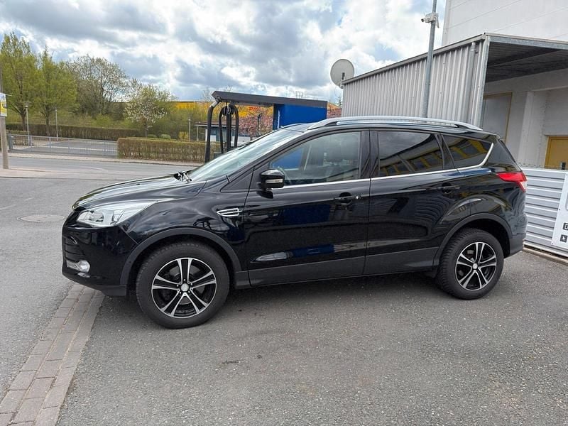 Usado Ford Kuga SYNC Edition 179 HP (131 kW) 2016 Preto SUV