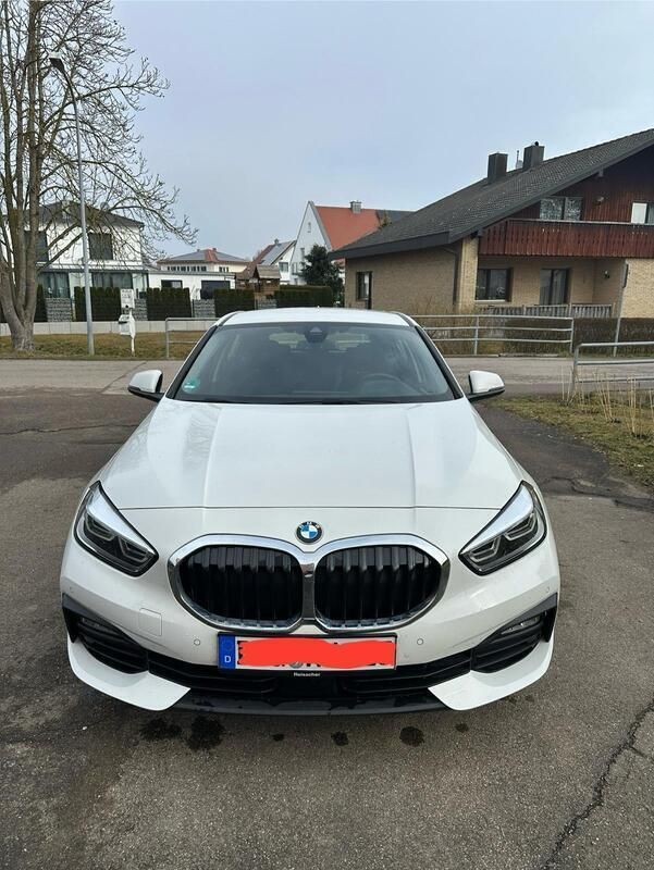 Weiß Gebraucht 2021 BMW 118 Kleinwagen | 24.000 € (Teuer) - Bild 1/4