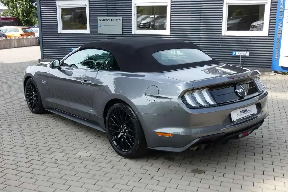 Gebraucht Ford Mustang GT Convertible 449 PS (330 kW) 2022 Carbonized gray/asher gray Cabrio