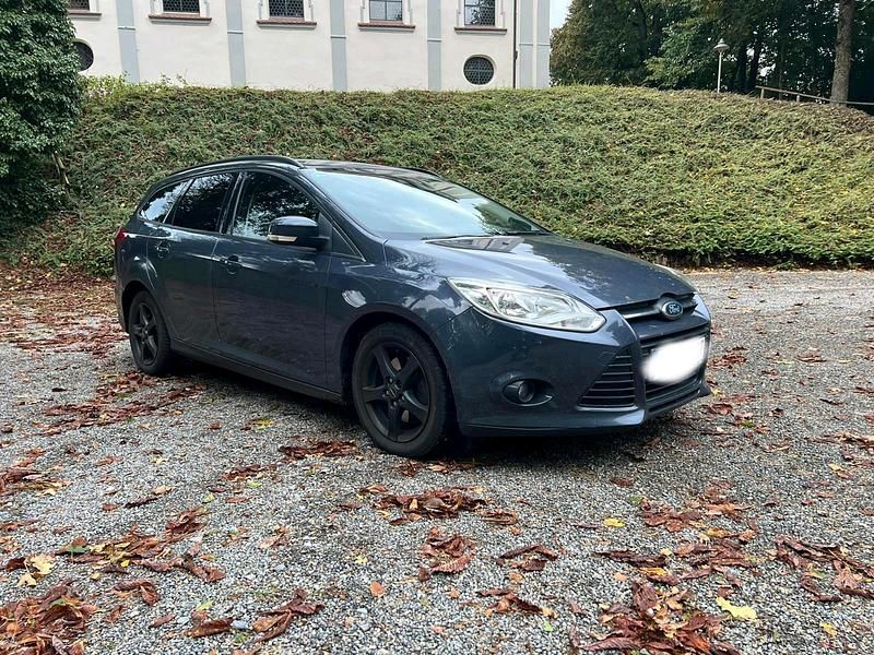 Blau Gebraucht 2011 Ford Focus Kombi | 4.450 € (Fairer Preis) - Bild 1/4