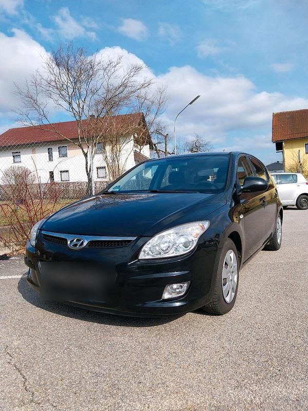 Gebraucht Hyundai i30 105 PS (77 kW) 2009 Schwarz Limousine