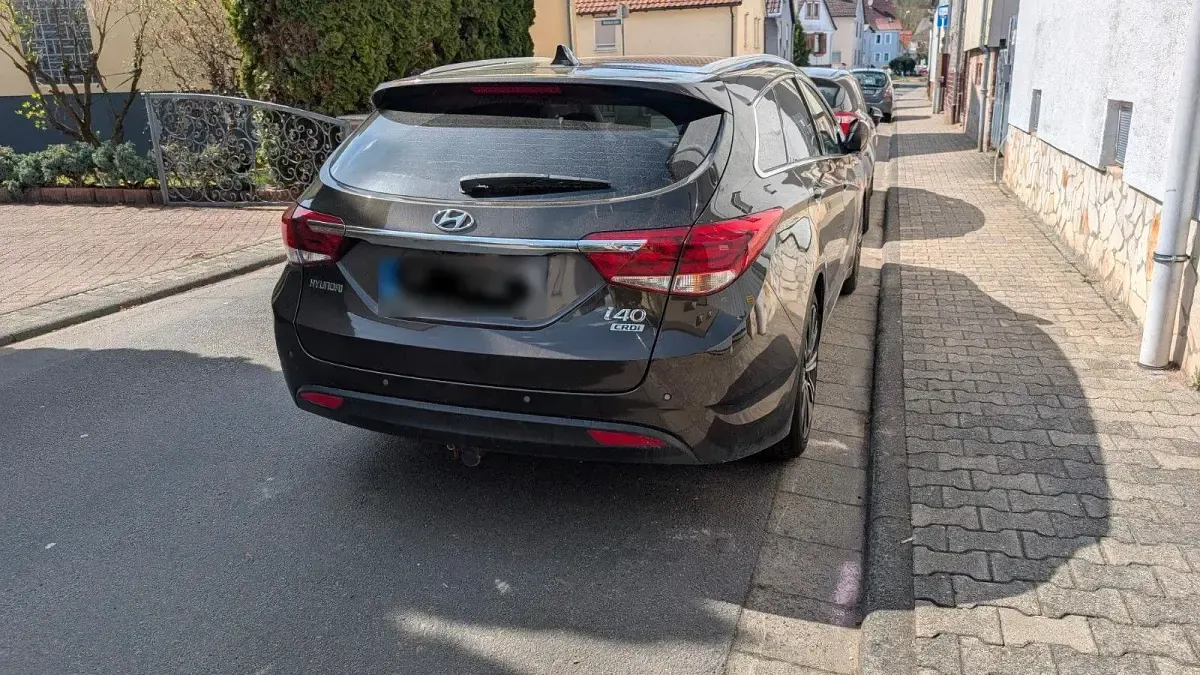 Gebraucht Hyundai i40 Premium 141 PS (103 kW) 2017 Braun Kombi