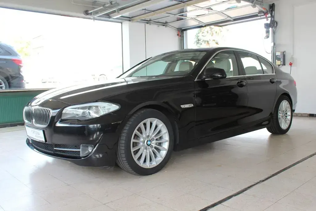 Gebraucht BMW 523 204 PS (150 kW) 2011 Schwarz Limousine