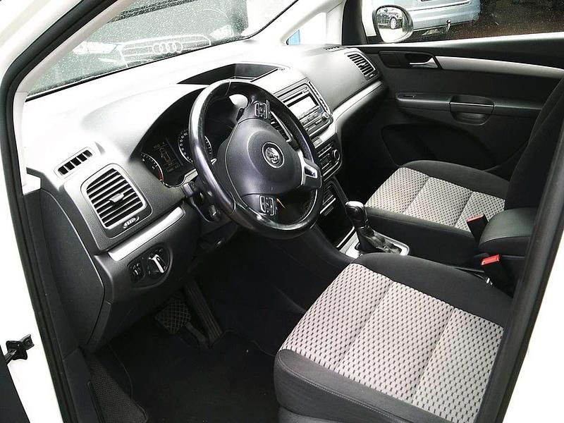 Gebraucht VW Sharan Trendline 140 PS (102 kW) 2012 Candyweiß Van / Kleinbus