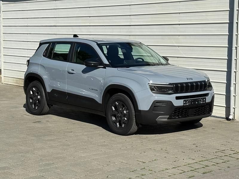Storm grey Neu 2025 Jeep Avenger Longitude SUV | 24.740 € (Superpreis) - Bild 1/4